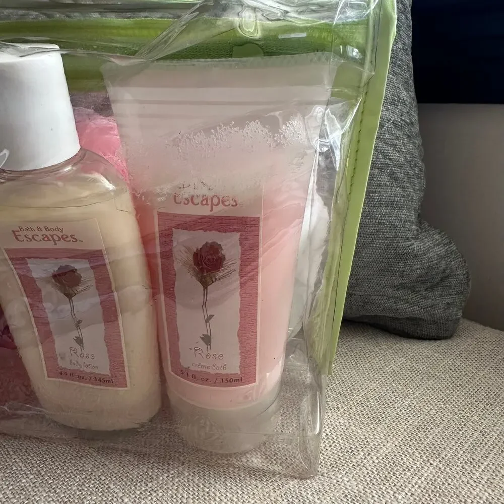 Vintage Bath & Body Works‎ Escapes Cosmetic Bag Set Set Rose Cream Spray Gel